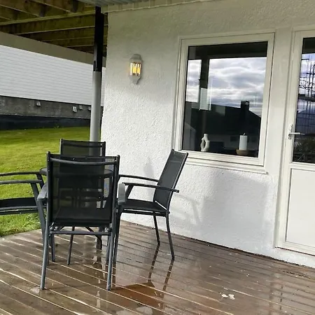 New Renovated Near The Airport With 3 Double Beds