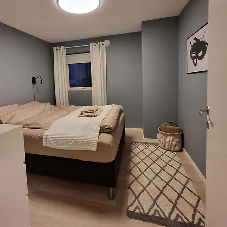 Apartment New Renovated Near The Airport With 3 Double Beds Tromso