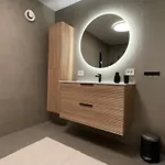 New Renovated Near The Airport With 3 Double Beds * 特罗姆瑟