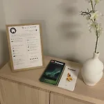 New Renovated Near The Airport With 3 Double Beds 公寓 *