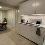公寓 New Renovated Near The Airport With 3 Double Beds