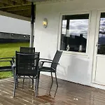 New Renovated Near The Airport With 3 Double Beds